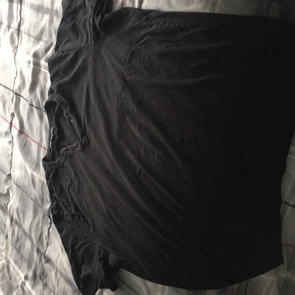 Kenneth Cole T-shirt